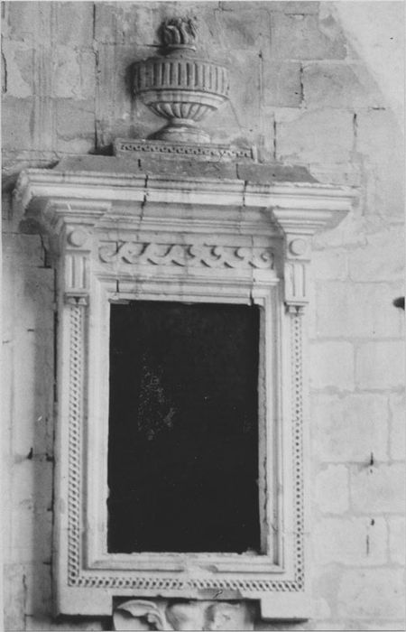 monument funéraire de Anne-Marie-Madeleine d'Essertaux, épouse de haut et puissant seigneur Charles-François Floquet, comte de Réal - © Ministère de la Culture (France), Médiathèque du patrimoine et de la photographie, diffusion RMN-GP