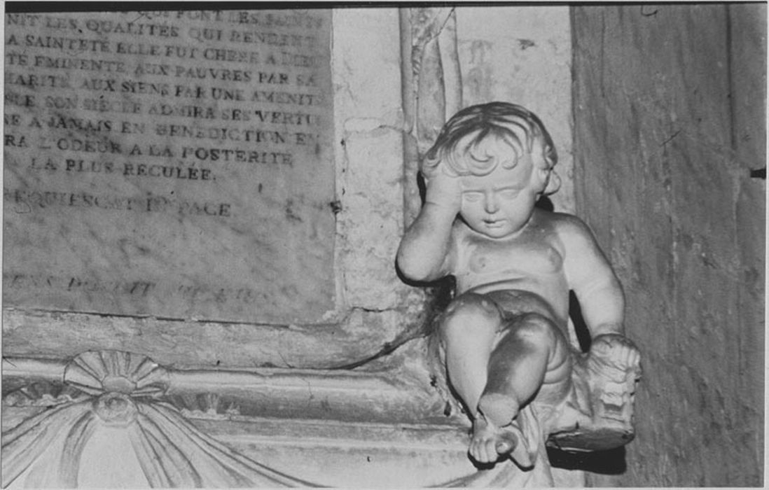 monument funéraire de Anne-Marie-Madeleine d'Essertaux, épouse de haut et puissant seigneur Charles-François Floquet, comte de Réal, détail