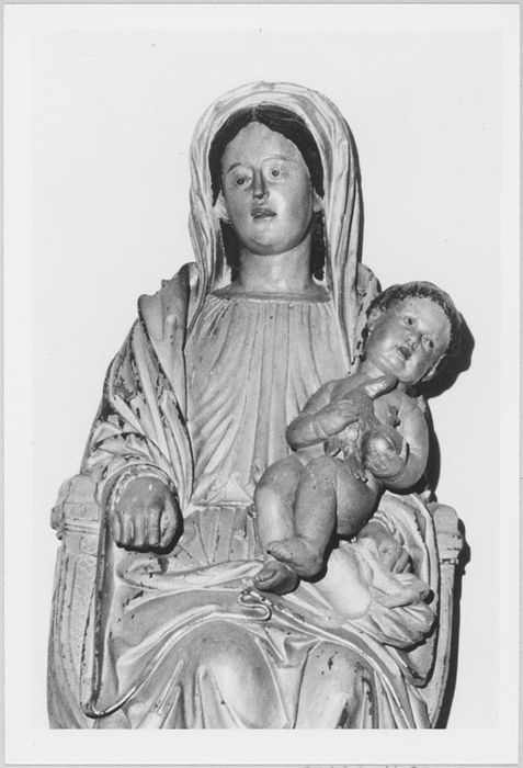statue : Vierge à l'Enfant assise, vue partielle - © Ministère de la Culture (France), Médiathèque du patrimoine et de la photographie, diffusion RMN-GP