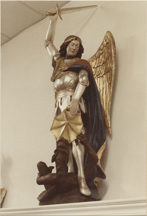 statue : Saint Michel