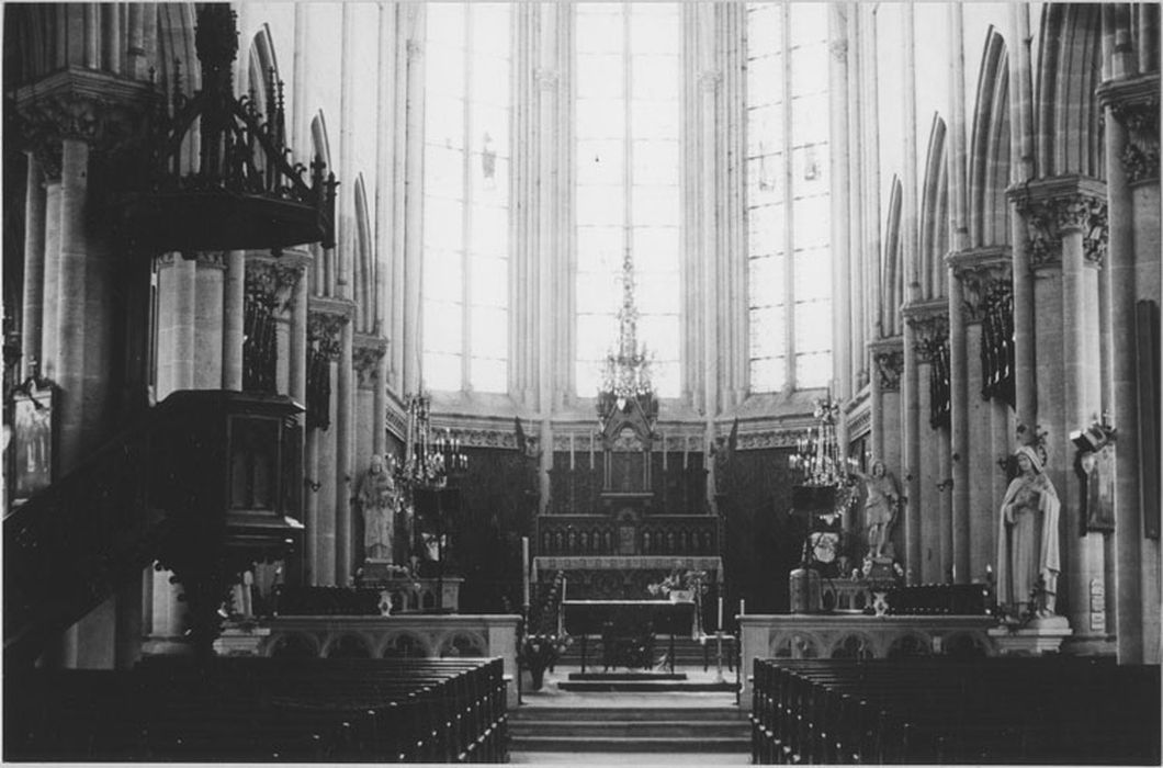 maître-autel, tabernacle, exposition, statuettes - © Ministère de la Culture (France), Médiathèque du patrimoine et de la photographie, diffusion RMN-GP