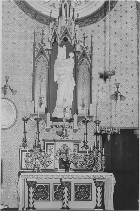 autel marial, tabernacle et dais d'autel, style néo-gothique, statue : Vierge à l'Enfant - © Ministère de la Culture (France), Médiathèque du patrimoine et de la photographie, diffusion RMN-GP