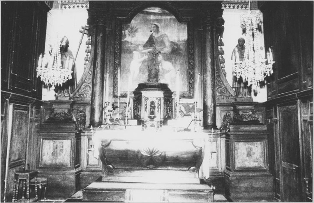 maître-autel, tabernacle, retable, tableau : La Belle Jardinière, 4 statues : Saint Saturnin, Saint Charles Borromée, Anges adorateurs