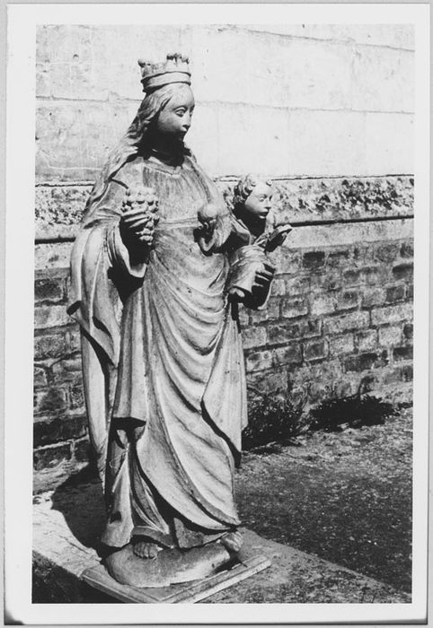statue : Vierge à l'Enfant