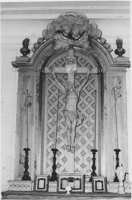 Retable, statue : Christ en croix