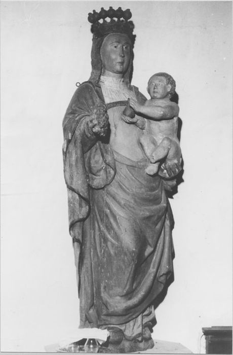 statue : Vierge à l'Enfant à la grappe de raisin - © Ministère de la Culture (France), Médiathèque du patrimoine et de la photographie, diffusion RMN-GP