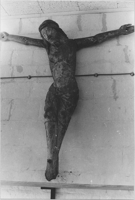 Statue (poutre de gloire) : Christ en croix