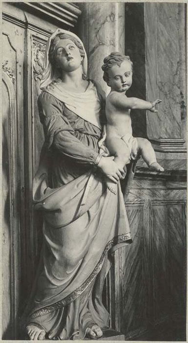 statue : Vierge à l'Enfant