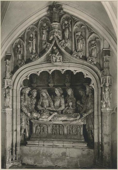 groupe sculpté : La Mise au tombeau - © Ministère de la Culture (France), Médiathèque du patrimoine et de la photographie, diffusion GrandPalaisRmn Photo