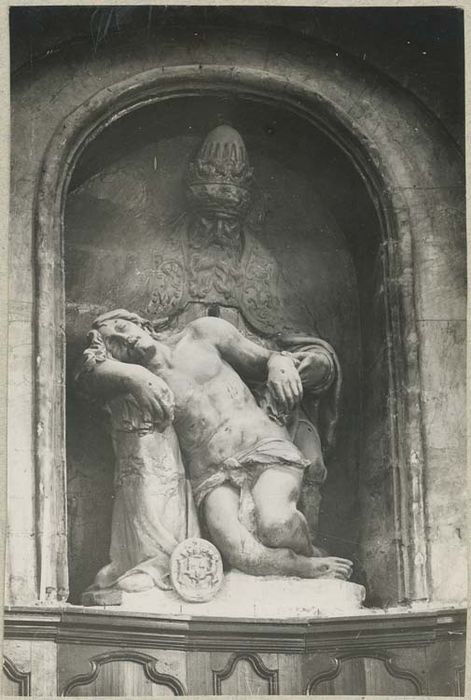 groupe sculpté : Dieu le Père tenant le corps du Christ