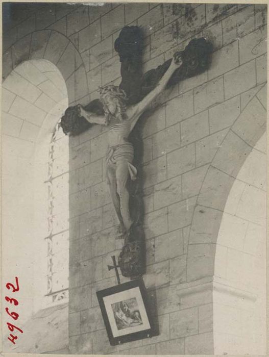 statue : Christ en croix