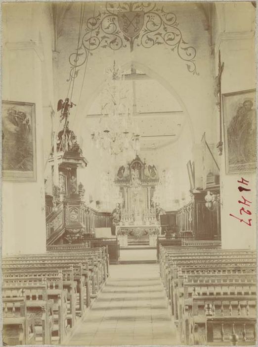 autel (maître-autel), retable, tabernacle, cinq statues : Saint Pierre, Saint Paul, Vierge à l'Enfant et deux Anges adorateurs, et tableau : Adoration des bergers - © Ministère de la Culture (France), Médiathèque du patrimoine et de la photographie, diffusion GrandPalaisRmn Photo