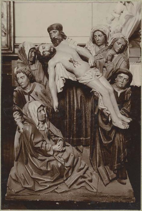 groupe sculpté : Vierge de Pitié avec saint Jean et la Madeleine - © Ministère de la Culture (France), Médiathèque du patrimoine et de la photographie, diffusion GrandPalaisRmn Photo