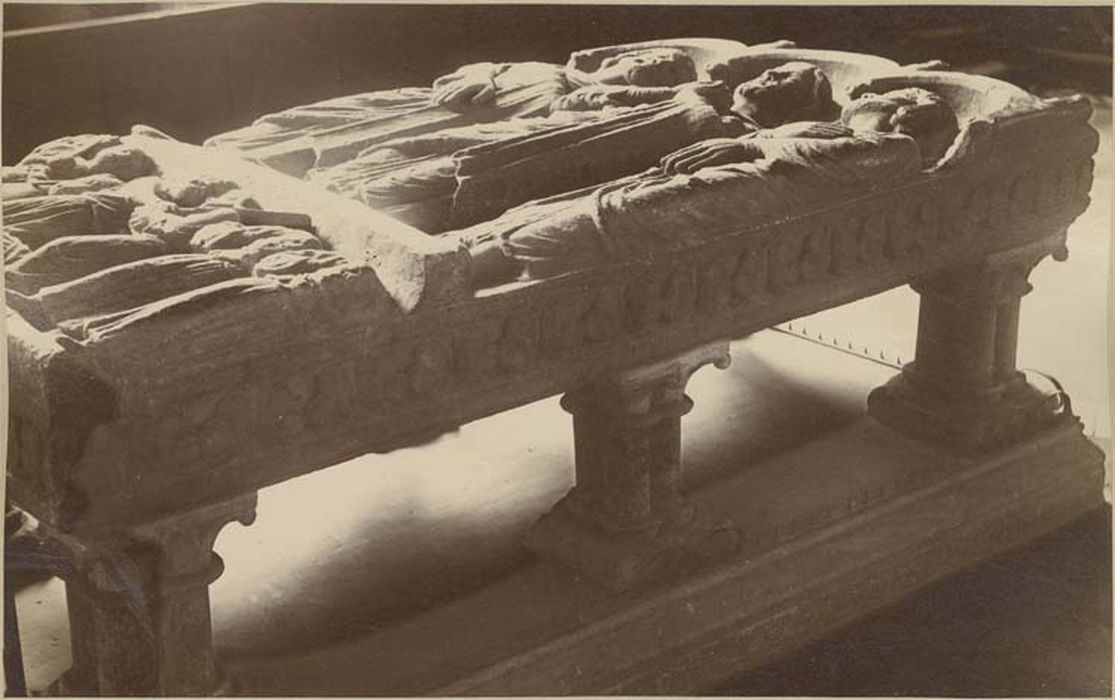 monument funéraire de saint Fuscien, de saint Victoric et de saint Gentien