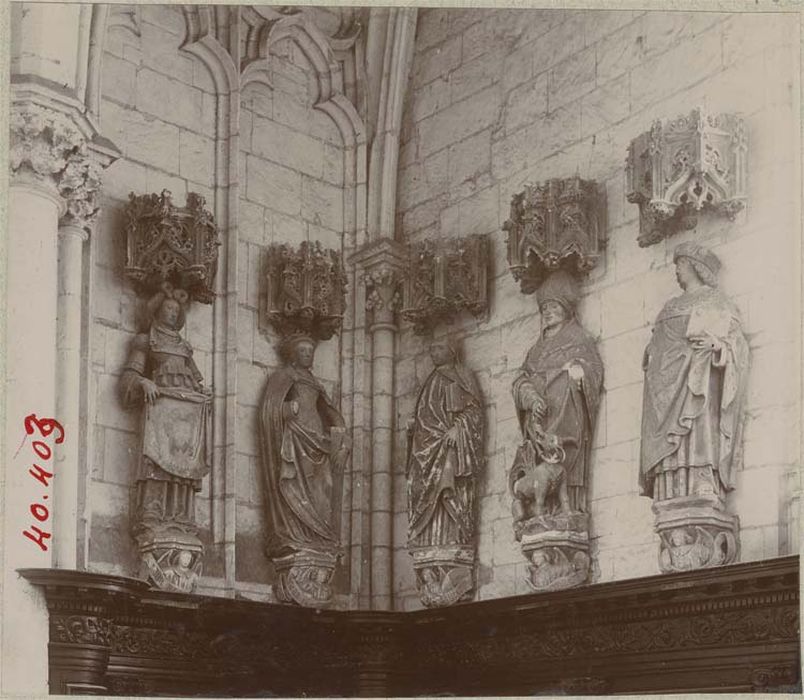 5 statues : Sainte Véronique, Sainte Hélène, Saint Benoît, Saint Vigor, Saint Riquier - © Ministère de la Culture (France), Médiathèque du patrimoine et de la photographie, diffusion GrandPalaisRmn Photo