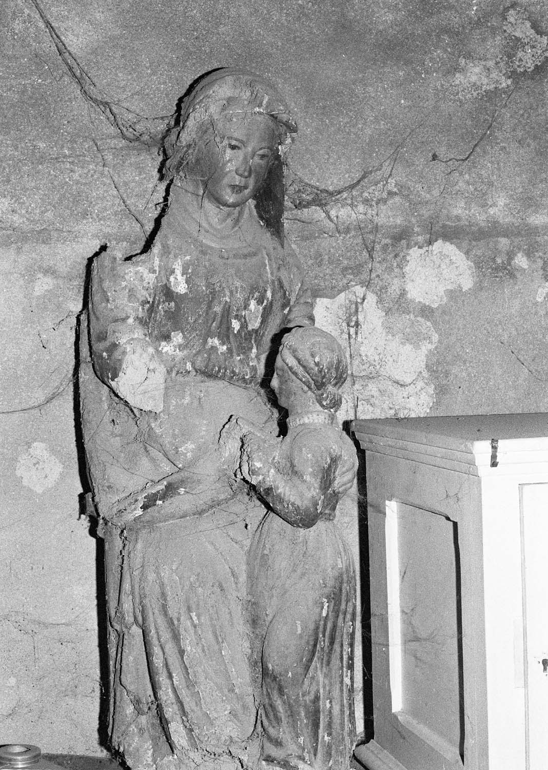 Groupe en bois: l'éducation de la Vierge, hauteur 0,80 m