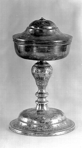 Ciboire en bronze argenté avec coupe en argent dont il manque la croix du couvercle - © Ministère de la Culture (France), Médiathèque du patrimoine et de la photographie, diffusion GrandPalaisRmn Photo