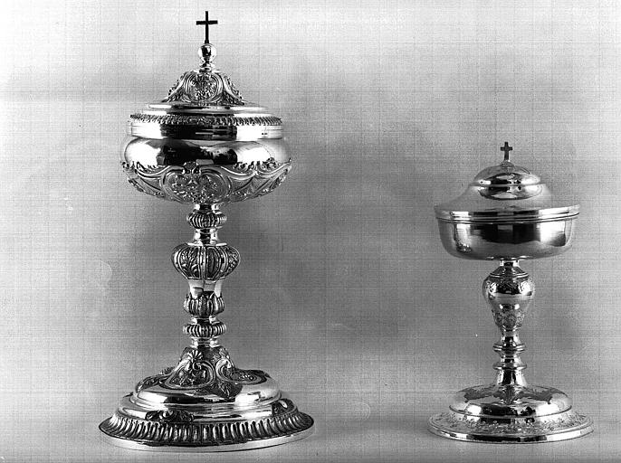 Ciboire en argent et ciboire en bronze argenté - © Ministère de la Culture (France), Médiathèque du patrimoine et de la photographie, diffusion GrandPalaisRmn Photo