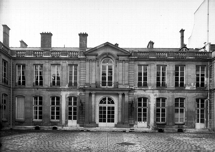 Façade du corps de bâtiment sur la cour