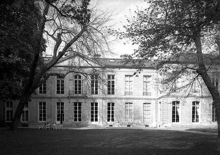 Façade du corps de bâtiment sur le jardin