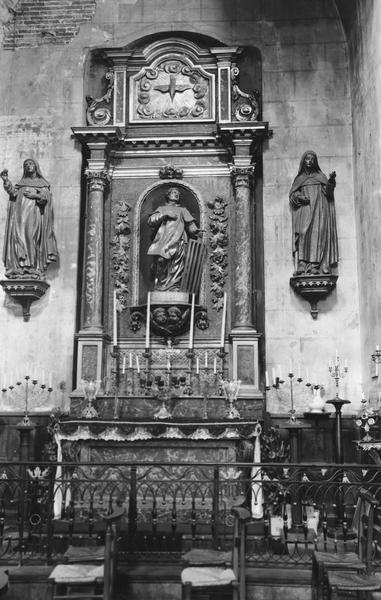 autel et retable avec la statue de saint Laurent