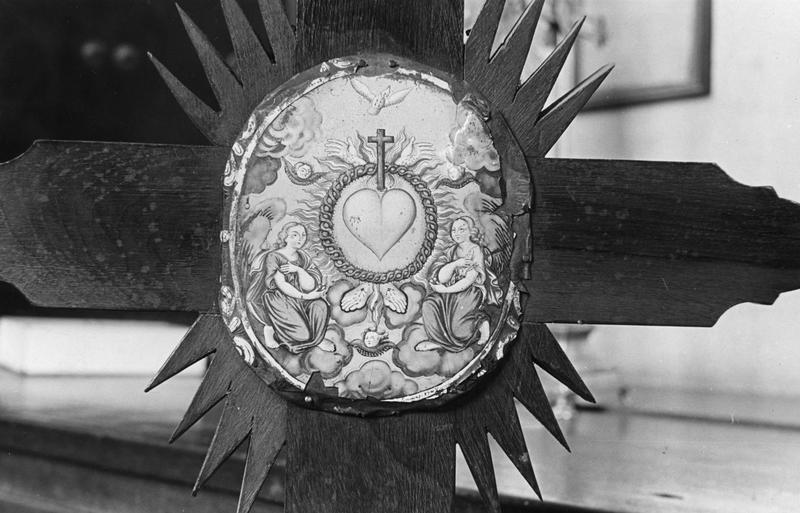 reliquaire : l' adoration du Sacré-Coeur par deux anges (plaque d'émail) - © Ministère de la Culture (France), Médiathèque du patrimoine et de la photographie (objets mobiliers), tous droits réservés