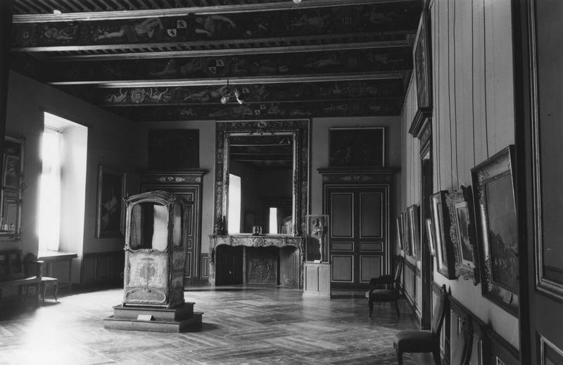 décor intérieur et plafond à poutres du grand salon dit de Daillon du Lude - © Ministère de la Culture (France), Médiathèque du patrimoine et de la photographie, diffusion RMN-GP
