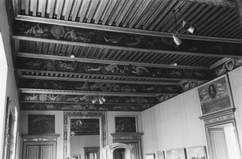 décor intérieur et plafond à poutres du grand salon dit de Daillon du Lude - © Ministère de la Culture (France), Médiathèque du patrimoine et de la photographie, diffusion RMN-GP