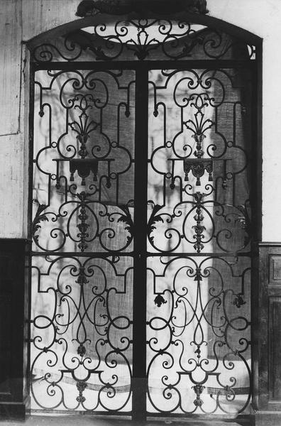 clôture (grille) des fonts baptismaux - © Ministère de la Culture (France), Médiathèque du patrimoine et de la photographie (objets mobiliers), tous droits réservés