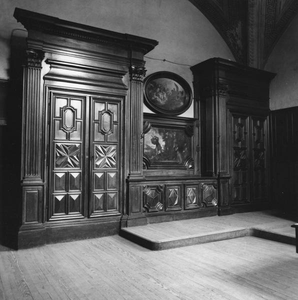 Ensemble (lambris de revêtement, meubles de sacristie, 2 tableaux )