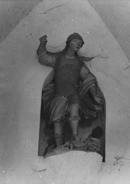 statue : saint Michel terrassant le dragon