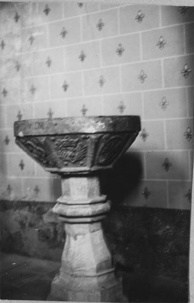 cuve baptismale - © Ministère de la Culture (France), Médiathèque du patrimoine et de la photographie (objets mobiliers), tous droits réservés
