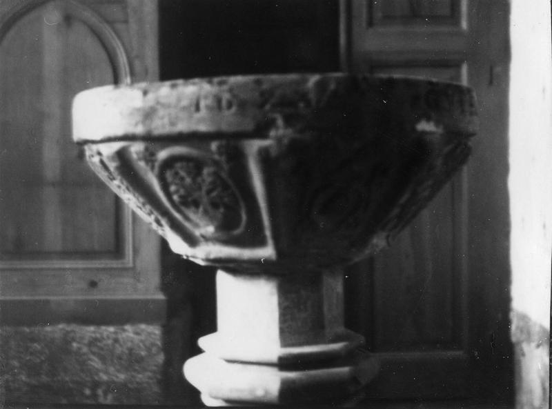 cuve baptismale - © Ministère de la Culture (France), Médiathèque du patrimoine et de la photographie (objets mobiliers), tous droits réservés