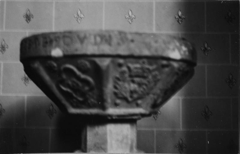 cuve baptismale - © Ministère de la Culture (France), Médiathèque du patrimoine et de la photographie (objets mobiliers), tous droits réservés