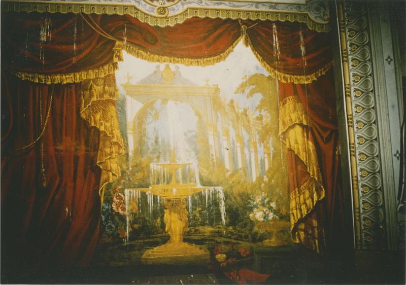 rideau de scène - © Ministère de la Culture (France), Médiathèque du patrimoine et de la photographie (objets mobiliers), tous droits réservés