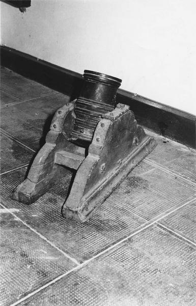 petit canon sur affût à roue (canon brisé) - © Ministère de la Culture (France), Médiathèque du patrimoine et de la photographie (objets mobiliers), tous droits réservés