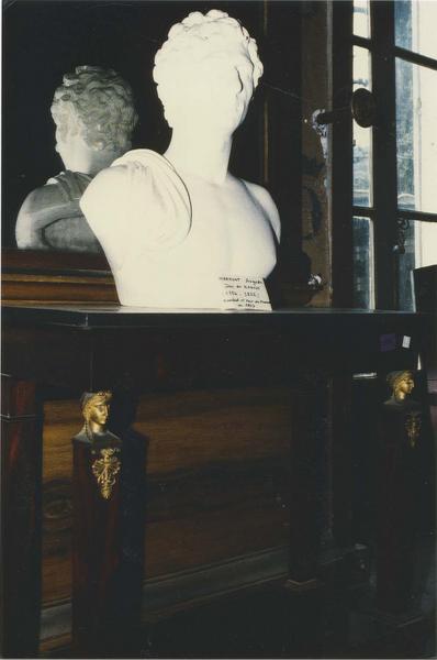 buste : A. Marmont, Duc de Raguse, maréchal et pair de France et console - © Ministère de la Culture (France), Médiathèque du patrimoine et de la photographie (objets mobiliers), tous droits réservés