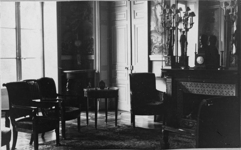 mobilier, fauteuills et garniture de cheminée - © Ministère de la Culture (France), Médiathèque du patrimoine et de la photographie (objets mobiliers), tous droits réservés