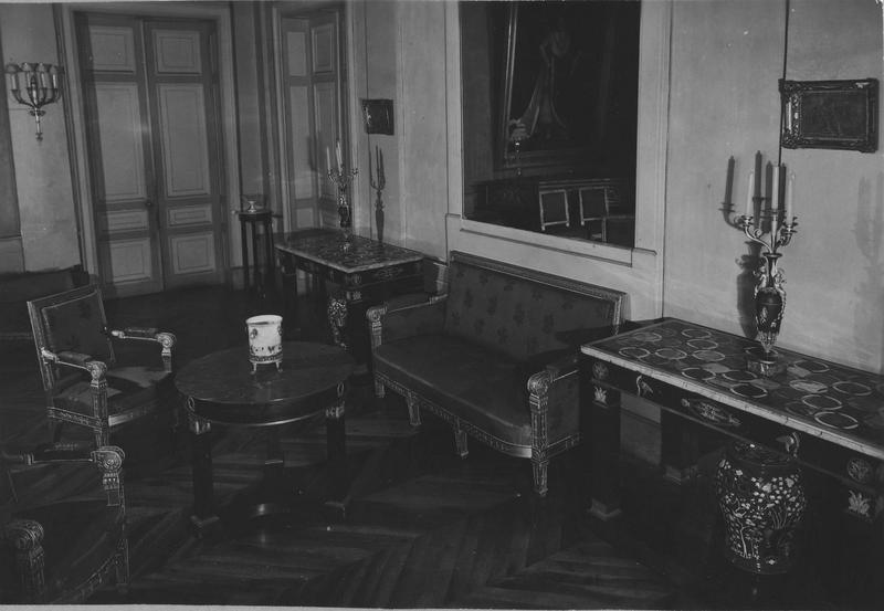 canapé et consoles - © Ministère de la Culture (France), Médiathèque du patrimoine et de la photographie (objets mobiliers), tous droits réservés
