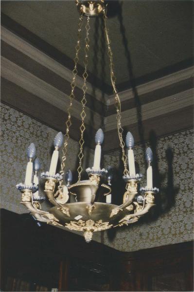 lustre en bronze ciselé à neuf feux - © Ministère de la Culture (France), Médiathèque du patrimoine et de la photographie (objets mobiliers), tous droits réservés