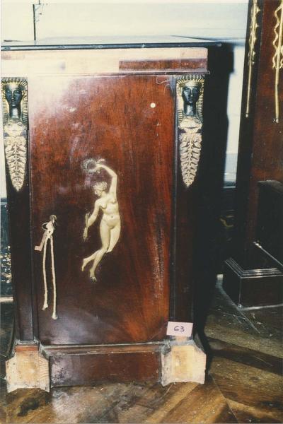 table de nuit - © Ministère de la Culture (France), Médiathèque du patrimoine et de la photographie (objets mobiliers), tous droits réservés