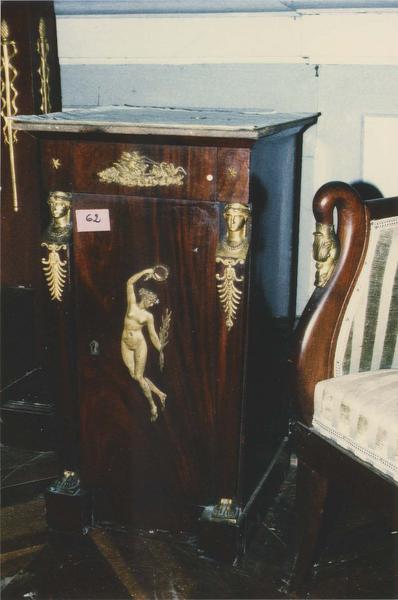 table de nuit - © Ministère de la Culture (France), Médiathèque du patrimoine et de la photographie (objets mobiliers), tous droits réservés