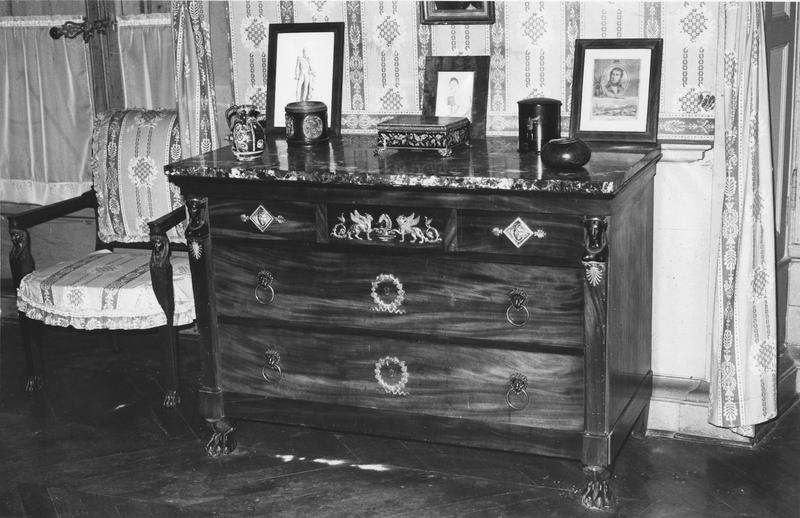 commode - © Ministère de la Culture (France), Médiathèque du patrimoine et de la photographie (objets mobiliers), tous droits réservés