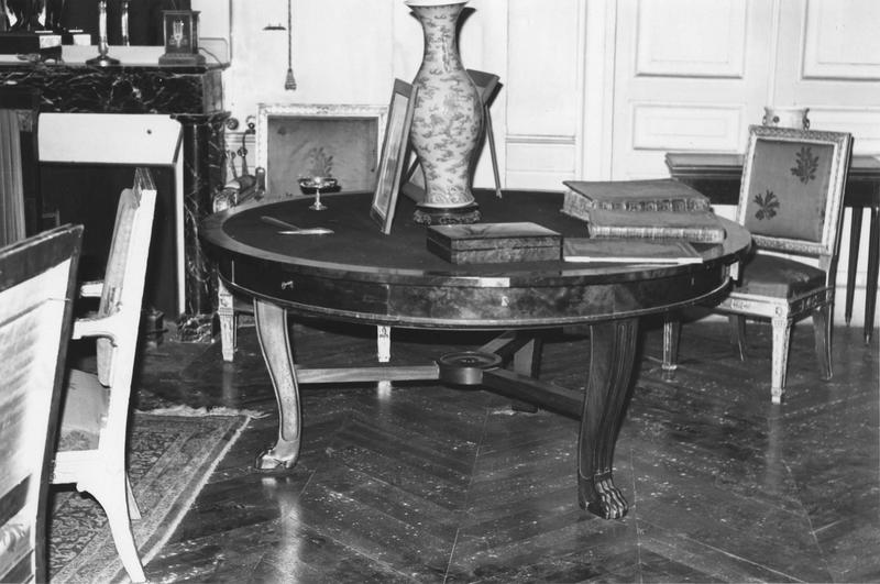 table à jeu dite 'à la bouillote' - © Ministère de la Culture (France), Médiathèque du patrimoine et de la photographie (objets mobiliers), tous droits réservés