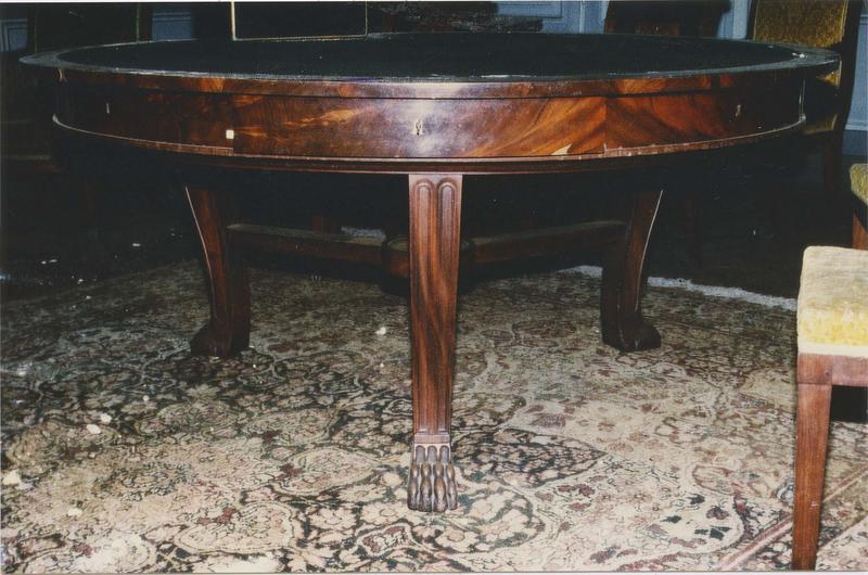table à jeu dite 'à la bouillote' - © Ministère de la Culture (France), Médiathèque du patrimoine et de la photographie (objets mobiliers), tous droits réservés