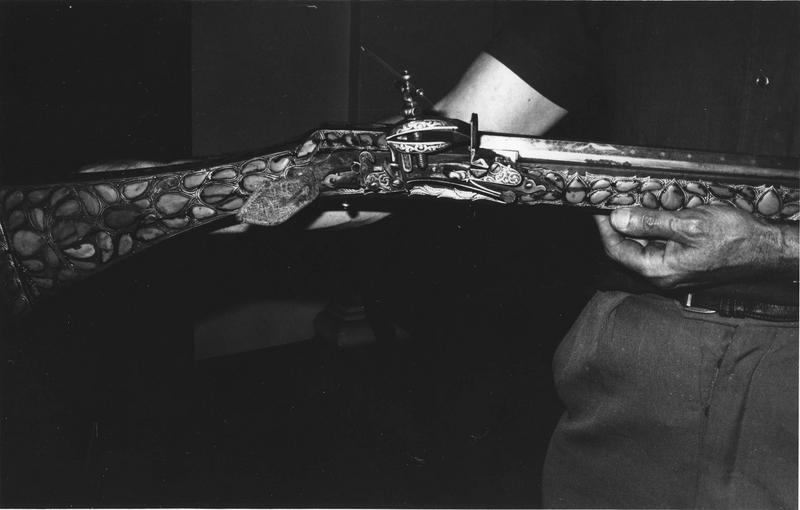 fusil dit d'Abdel Kader, détail des incrustations de corail - © Ministère de la Culture (France), Médiathèque du patrimoine et de la photographie (objets mobiliers), tous droits réservés