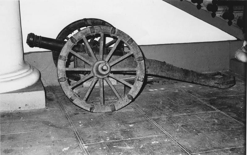 petit canon sur affût (à roue) lettre L - © Ministère de la Culture (France), Médiathèque du patrimoine et de la photographie (objets mobiliers), tous droits réservés