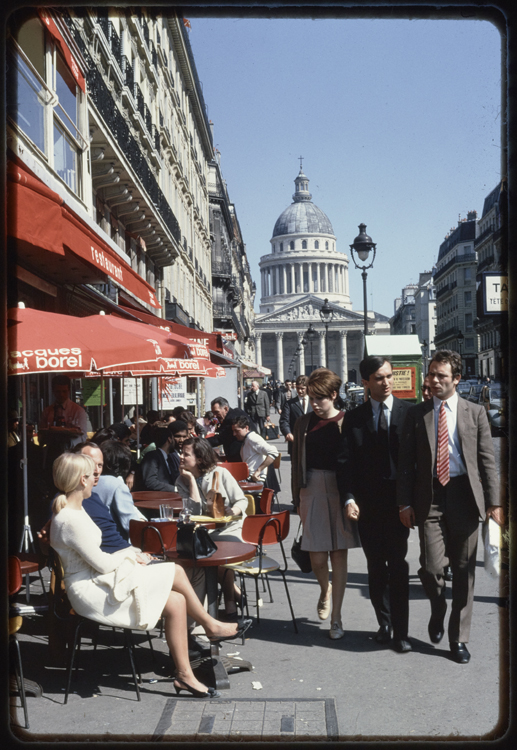 Rue Soufflot, Paris, 1966 ; [Terrasse de café ; Panthéon]
