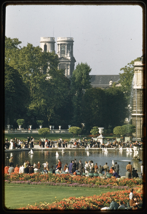 Le grand bassin du Luxembourg et l'église Saint-Sulpice, Paris, 1958