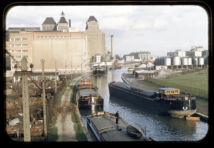 Canal de l'Ourcq, Pantin (Seine), 1958 ; [Péniches]